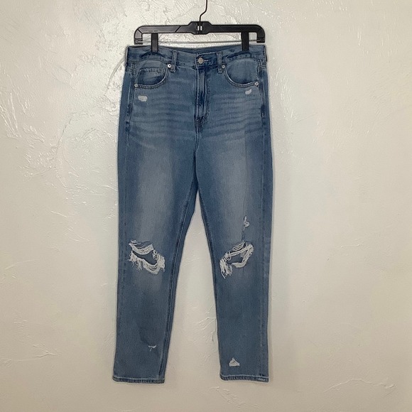 AE Mom Jean Ripped & Destroyed hi waisted jeans size 8 Regular EUC - Picture 1 of 10